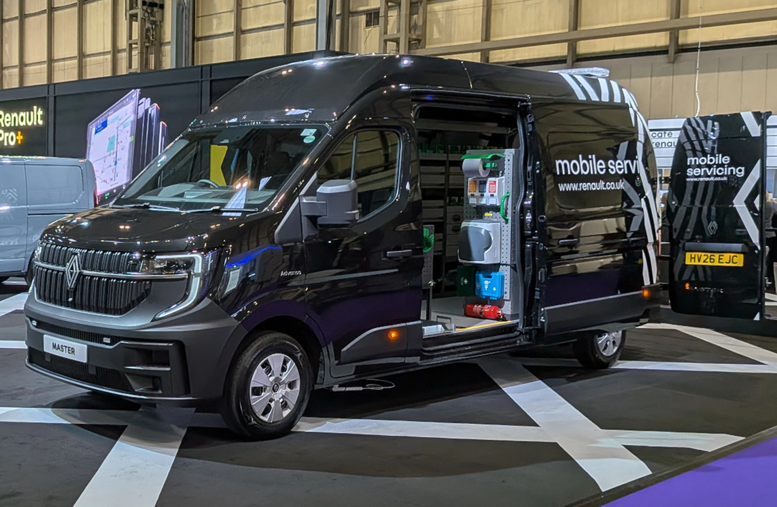 Renault UK med bilinredning från System Edström.